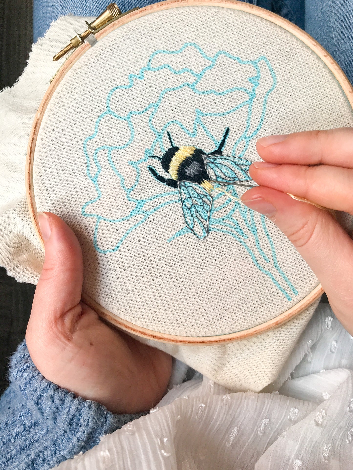 'Beautiful Bee' DIY Beginner Embroidery Kit